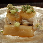 神楽坂 石かわ - 中皿 茹で鱧 梅肉