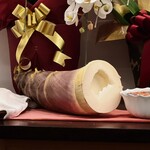 日本料理 久丹 - 立派な筍です。京都の塚原産です