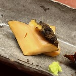 日本料理 久丹 - 黒鮑の煮物。なんだろう。お酒と味醂と白出汁かなぁ〜、ほんのりとした旨味が充満しておりました