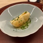 日本料理 久丹 - 白子筍の薄衣揚げ。天汁と木の芽でいただきますが、まるでポテトチップスのようなサクサク感。これは好き！
