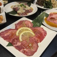 老舗精肉店直送 千種焼肉 飛騨牛の奴隷 千種店 - 