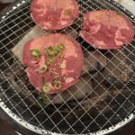 炭火焼肉ホルモン 肉焼屋 福島野田店 - 