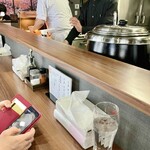 かつ丼 桜花 - サクサクと良い音でテンポ良くカット