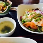 藍住茶房 - ランチ　エビとアボカド丼