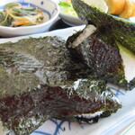 KitchenHaru - おにぎり（鮭、肉味噌）。普段は鮭のかわりにおこわ