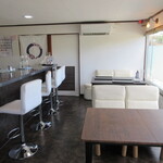 KitchenHaru - カウンター4席、テーブル2卓8席