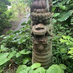 cafe 森のテラス - 駐車場からのお庭