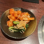 肉匠 牛虎 西中島店 - キムチ盛り合わせ