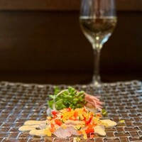 イル・クアドリフォーリオ - ホタテと天然鯛のカルパッチョ