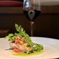 イル・クアドリフォーリオ - 地鶏のパリパリロースト フルーツトマトとハーブのソース