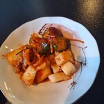 慶州焼肉 - キムチ盛り合わせ