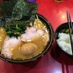 家系総本山 ラーメン 吉村家 - チャーシュー麺＋味玉＋ライス '14-08