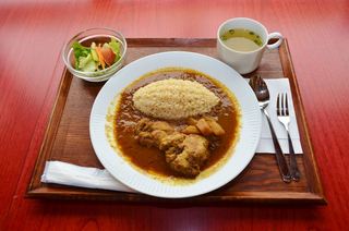 Oshigoto Kafe Kyaria Mamu - チキンカレーセット　980円+税　♦ヘルシーカレー＆ミニ野菜スープ＆サラダ♦