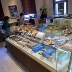 三日月屋 - ほか、乾き物多数