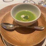 デフィ・ジョルジュマルソー - グリーンピースのコクとじゃがいもの甘さを感じるポタージュです。