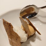Azurmendi - BROWNIE, toffee and sheep's milk ice cream