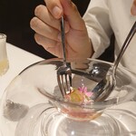 Azurmendi - BONITO belly tartar, tomato in textures, piparras