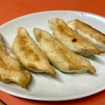 とんとん餃子 華苑飯店 - 餃子