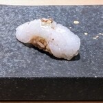 鮨 雅 - あおり烏賊♪表裏135回の隠し包丁♪甘さ引き立つ♪塩で尚更♪旨し♪