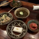 うりずん - 手前より ジーマミー豆腐、その右 豆腐よう、もずく、左 ミミガーのピーナッツ和え！