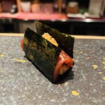 鮨 雅 - 海苔が主役の中トロ
      佐賀の有明