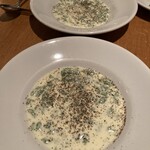 ヴィア パーチェ - ヨモギのスペッツェレ ゴルゴンゾーラソース1800円