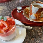 奈良屋 喫茶去 - コーヒーとレアチーズケーキ
