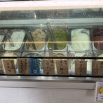 おかじ - 陳列ケース