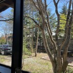 Au Depart Cinq fers - 窓から見る景色