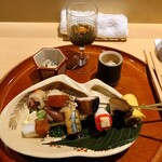 銀座 しのはら - （花見串一）北寄貝を炙ったもの、滋賀県近江の赤蒟蒻、蛸を炊いたもの、鮑