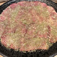 青山まんぷく - 手前がタン、奥がカルビ