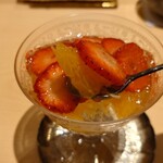 銀座 しのはら - 八朔と苺のウイスキーゼリー掛け