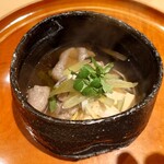 銀座 しのはら - 飛騨牛の飛び牛と焼き豆腐。ウルイ・コゴミなど山菜のお鍋