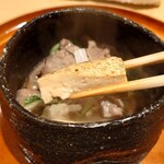 銀座 しのはら - 飛騨牛の飛び牛と焼き豆腐。ウルイ・コゴミなど山菜のお鍋