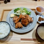 Gopan ちゃのや - 料理写真:唐揚げ定食 800円