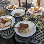 フランス食堂 ル ブリアン - 急ごしらえのテーブル… これもまた良い