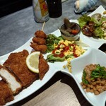 ほびーい喫茶店 - ジャンボチキンカツ納豆セット (お値段お任せ)。