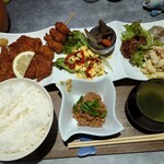 ほびーい喫茶店 - ジャンボチキンカツ納豆セット (お値段お任せ)。