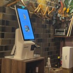 キャトルエピス ハンバーグカレー - 券売機。現金不可