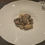 Aiuto - ・サルシッチャとポルチーニのリガトーニ