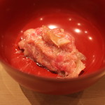 三谷 - 気仙沼 ”鱶鰭” の 噴火湾 ”熟成 鮪トロ” の脂〆  には、「西田酒造 Flower Snow 純米吟醸 にごり」を　(2014/08)