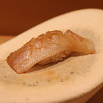 三谷 - 昆布〆の ”鱚” には、「Puligny-Montrachet 2004 1er Cru "La Garenne" Marc Colin et Fils」を　(2014/08)