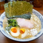 横浜豚骨醤油ラーメンYOLO - 料理写真: