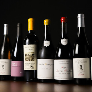 ワインと日本酒は、旬の料理に合わせた厳選セレクションをご用意