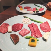 THE 雪月花 - 左端タン中央シャトーブリアンは飛騨牛　右端ミスジ隣ザブトンは近江牛　左から2番目はサーロインで仙台牛でした^_^