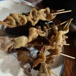 焼鳥 長者 - 鶏皮はなんと30円！4本頼みました^^