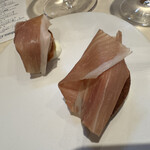 レストラン コートドール - アミューズ＝フランス産 14ヶ月熟成生ハムと金柑のマドレーヌサレ