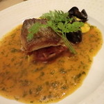 シェ・ヒャクタケ - 魚料理：黒むつのポアレ・ブイヤベースのソース