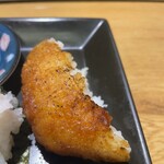 肉料理すが本 - 連れの焼きおにぎり550円も半分頂きました^^