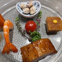CANTON8 銀座店 - 前菜4種盛り。見た目は綺麗。 CANTON8 銀座店 - 前菜4種盛り。見た目は綺麗。